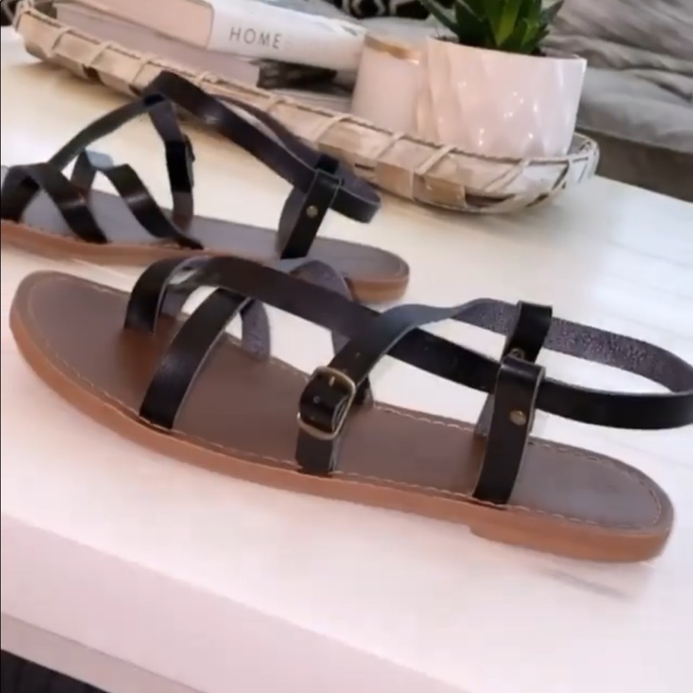 BLACK SANDALS